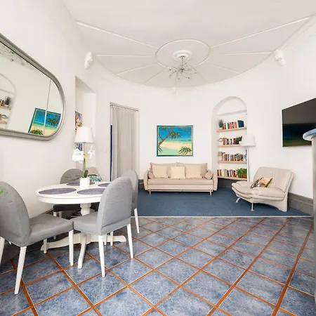 Nowogrodzka Urban Mezzanine By Bookinghost Lejlighed