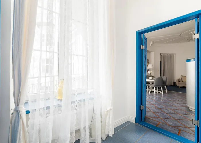 Nowogrodzka Urban Mezzanine By Bookinghost